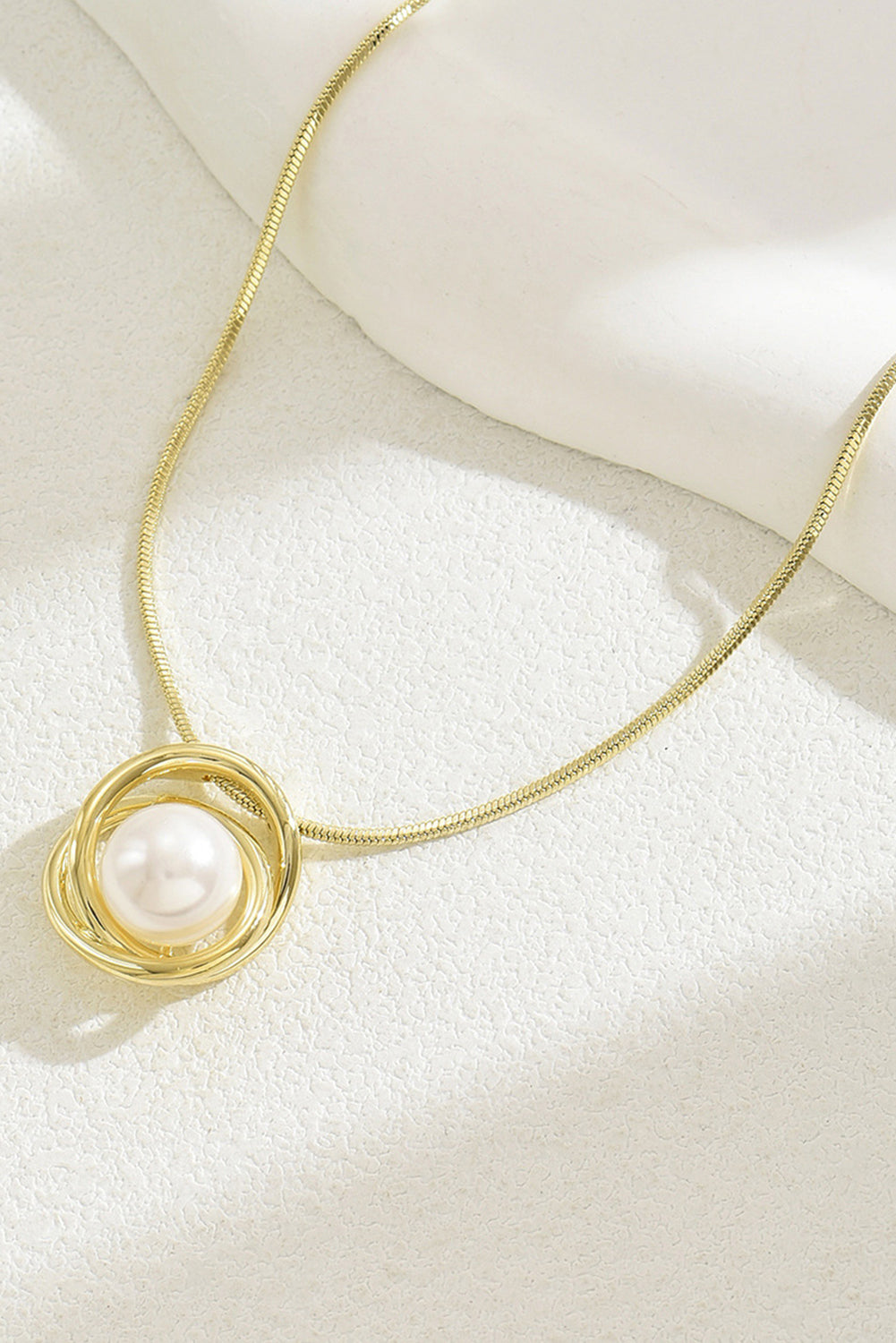 Gold Minimalist Pearl Decor Plated Alloy Pendant Necklace