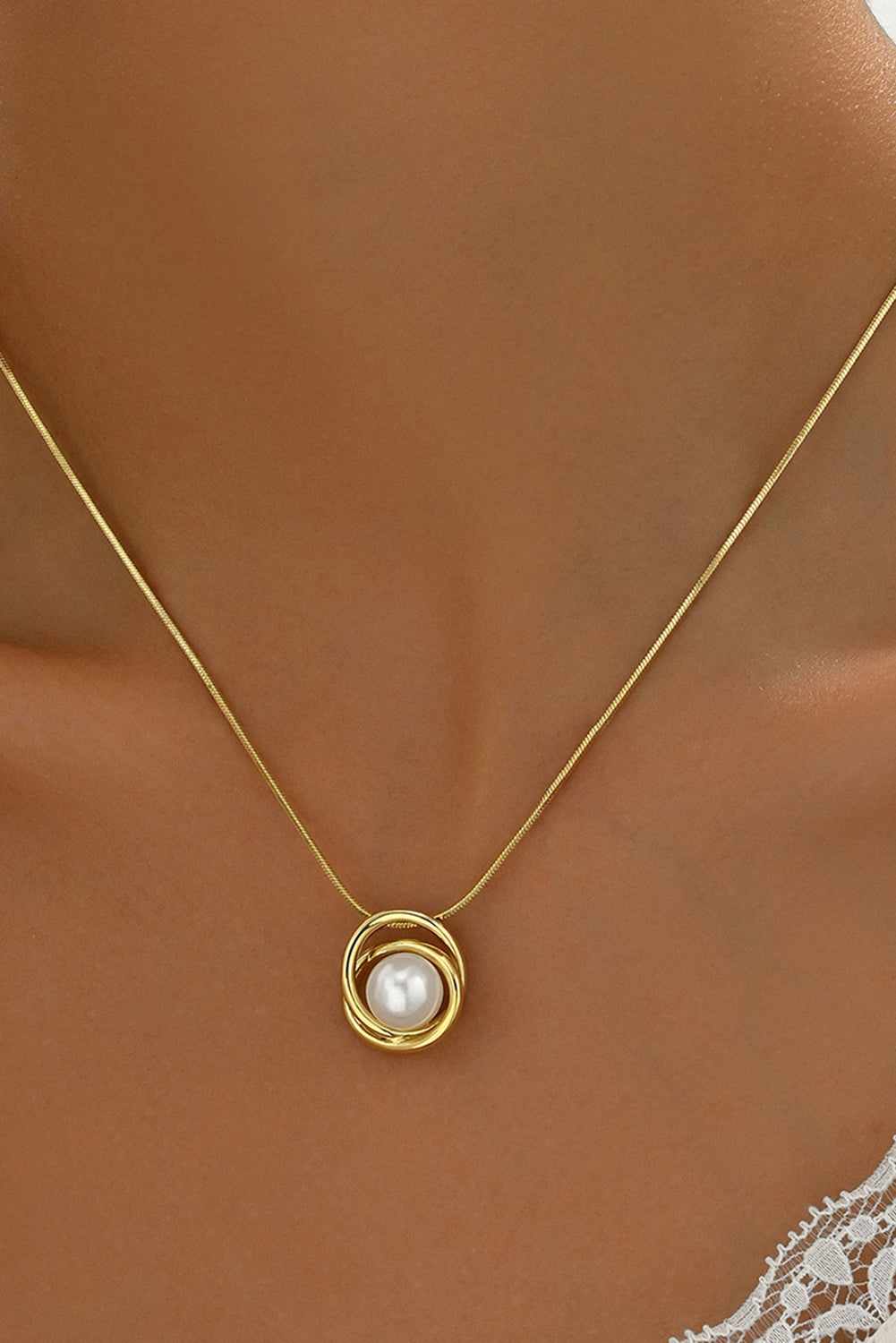Gold Minimalist Pearl Decor Plated Alloy Pendant Necklace