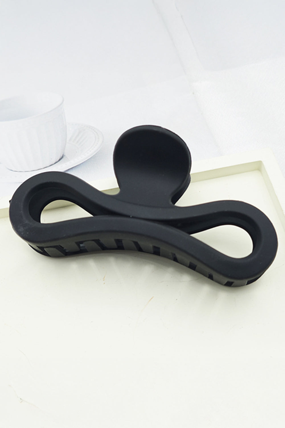 Black Minimalist Wave Shape Matte Hair Claw Clip
