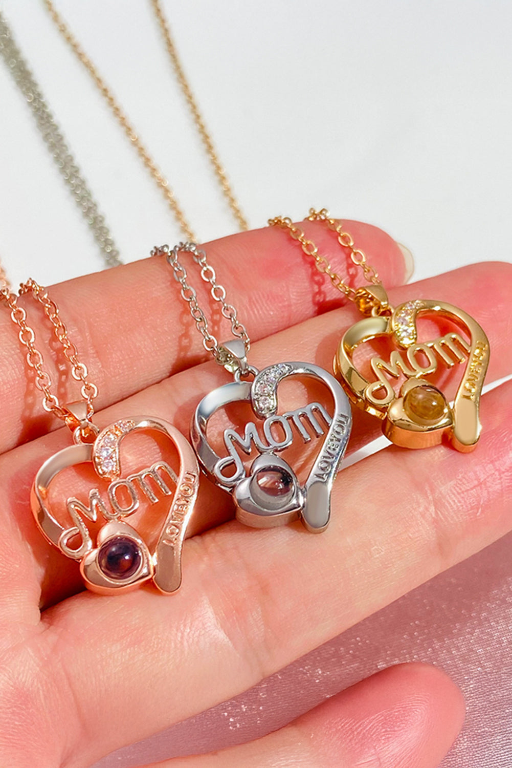 Gold Mom Heart Shape Crystal Decor Alloy Pendant Necklace