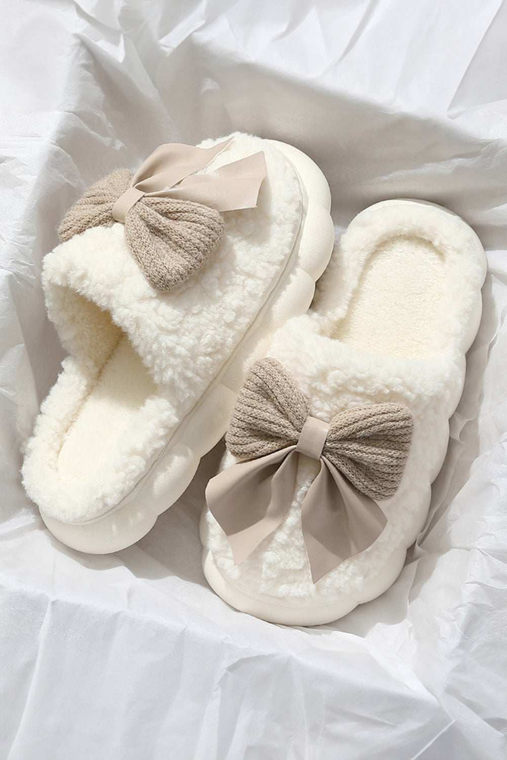 White Contrast Bowknot Applique Plush Winter Slippers (Bow Colors May Differ by Batch)