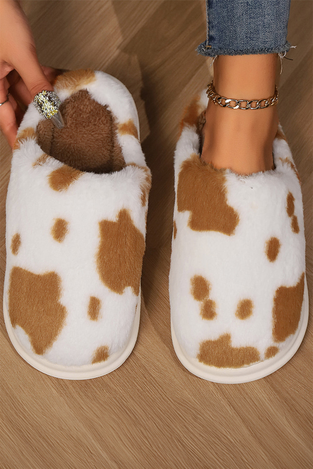 Chestnut Cow Spot Printed Plush Home Slippers