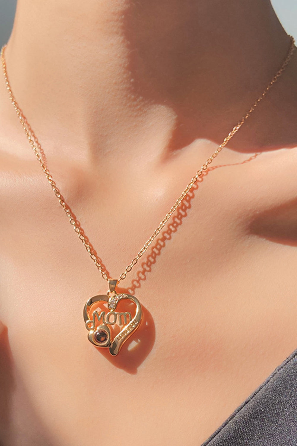 Gold Mom Heart Shape Crystal Decor Alloy Pendant Necklace