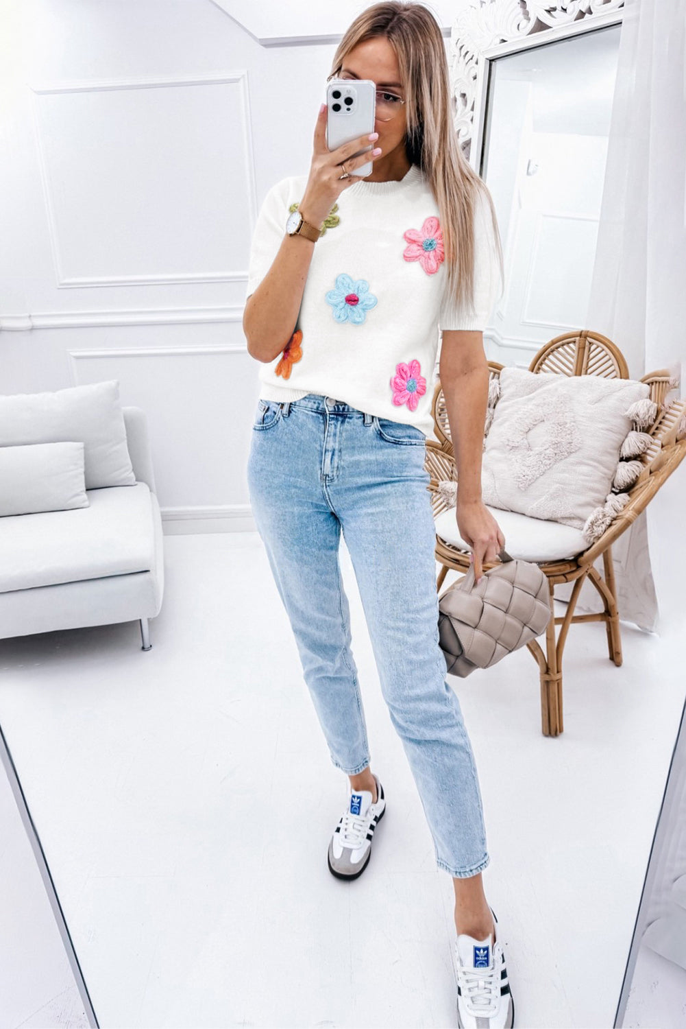 White Cute Flower Applique Short Sleeve Sweater