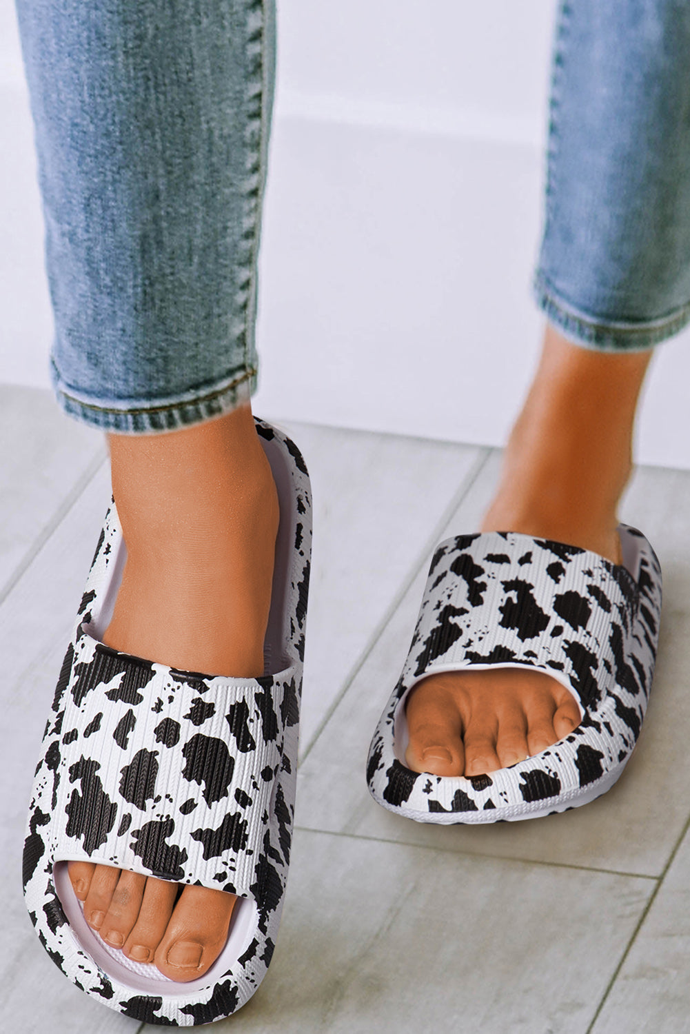 White Cow Spots Printed Non-slip Slippers